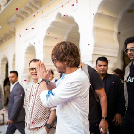 Shah Rukh Khan’s Jaipur Arrival: A Royal Welcome for Bollywood’s Badshah!