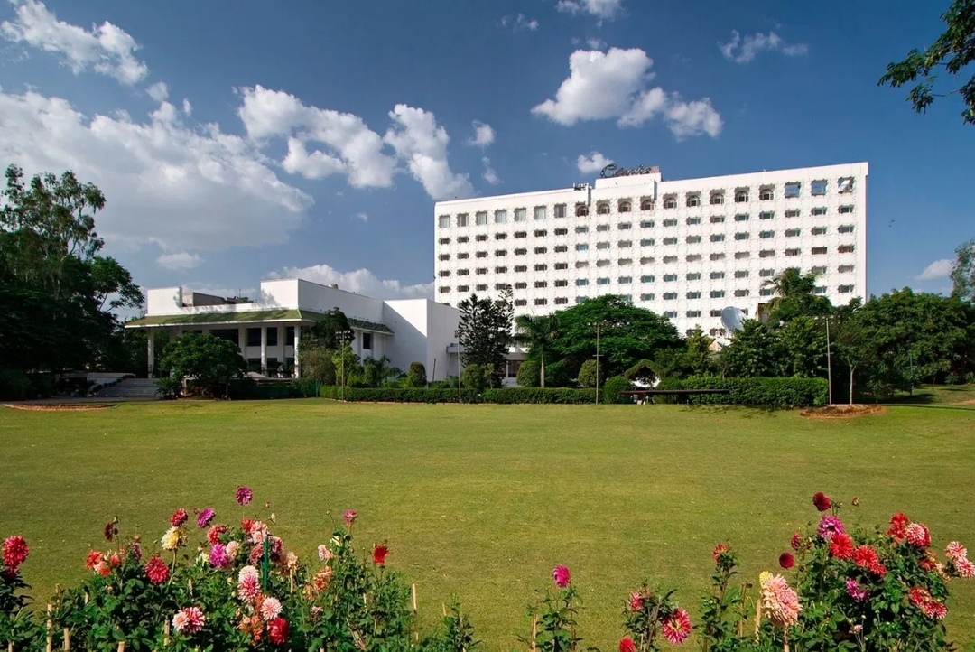 Clarks Amer, Jaipur — hotel building and landscaped lawns
