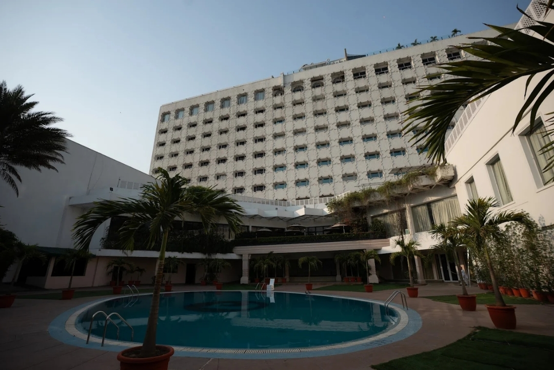 Clarks Amer, Jaipur — courtyard swimming pool