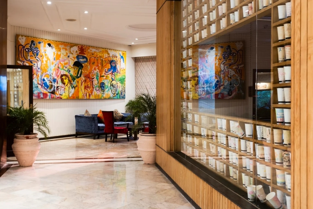 Clarks Amer, Jaipur — lobby with art