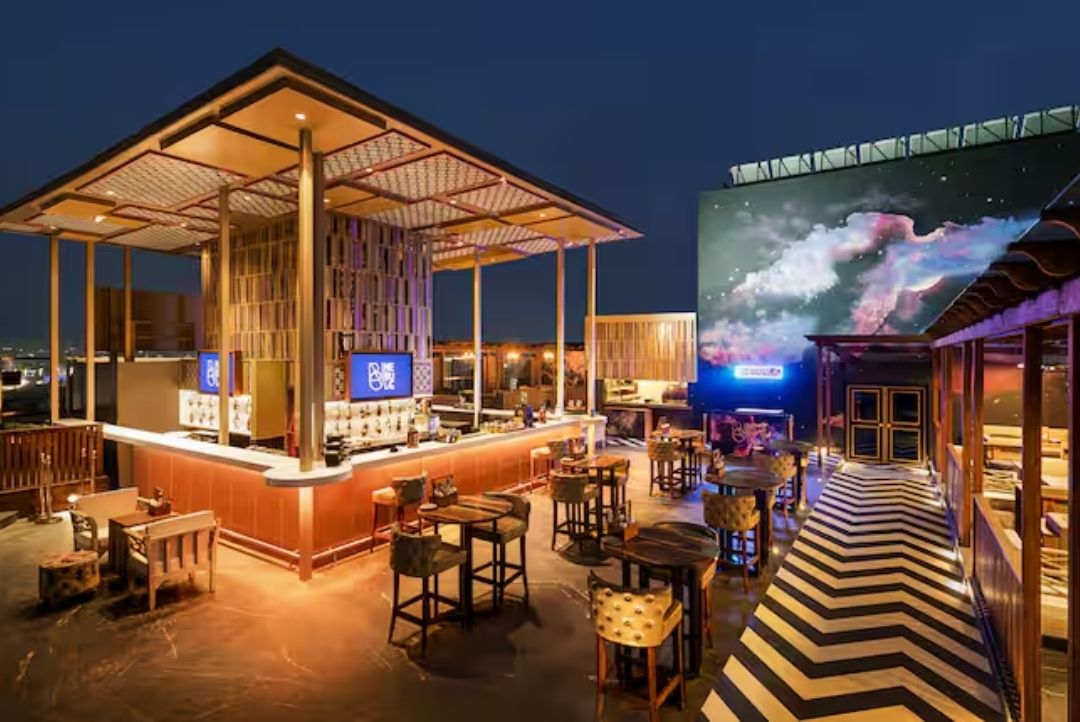 Rooftop lounge — Hilton Jaipur