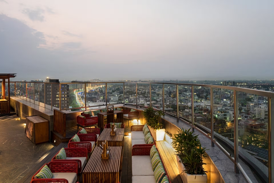 Rooftop bar with city views — Hilton Jaipur
