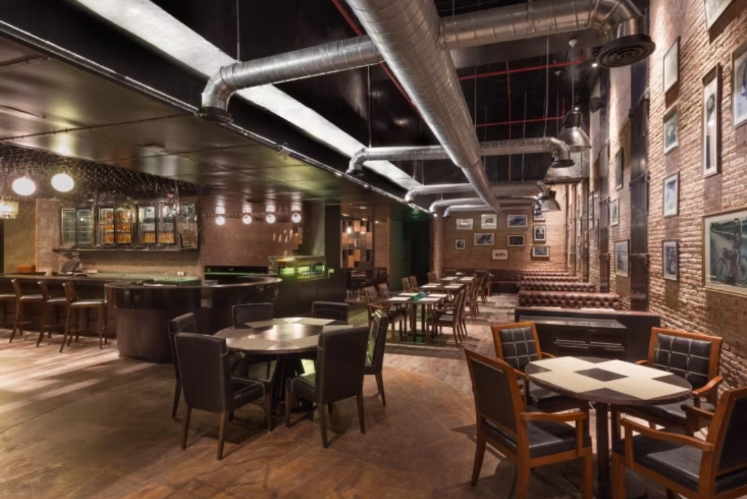 Bar and dining area — Holiday Inn Jaipur City Centre