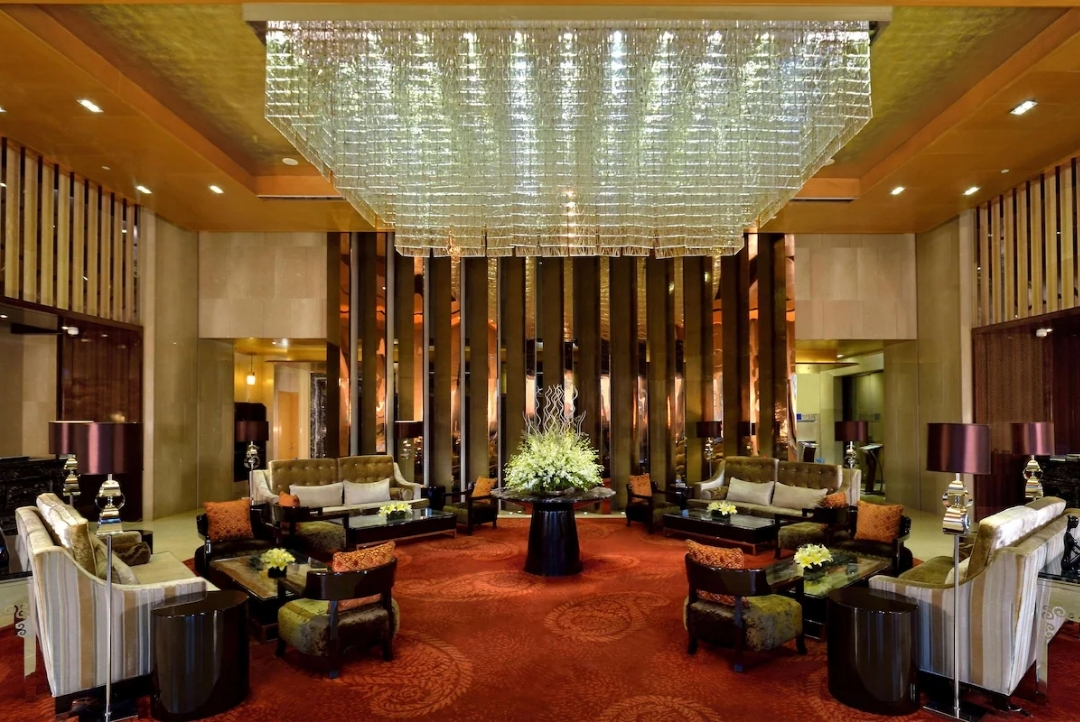 Lobby lounge and bar — Radisson Blu Jaipur