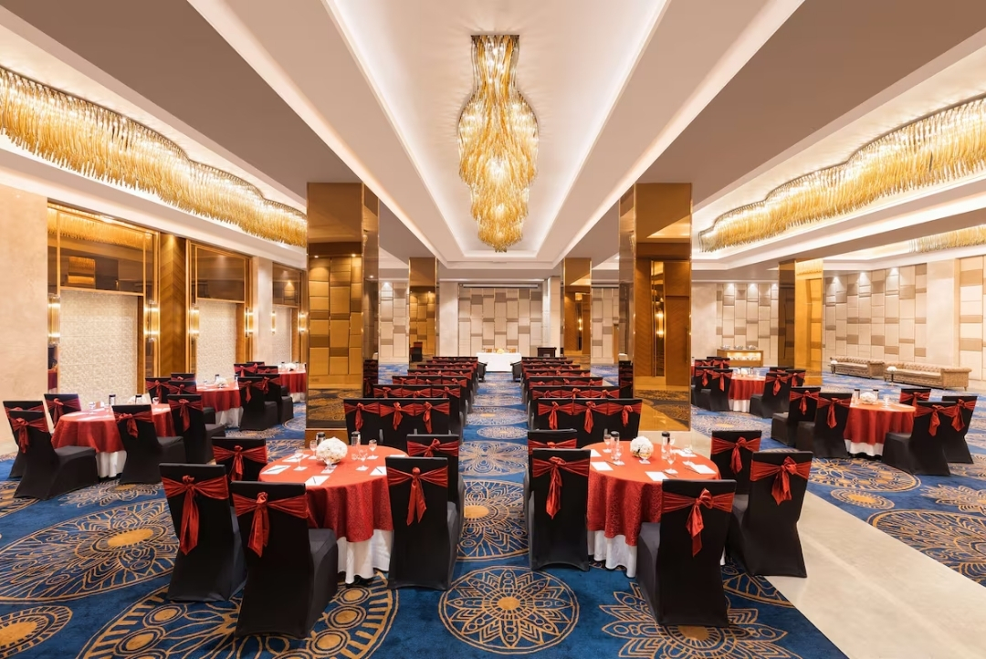 Banquet dining hall — Radisson Jaipur City Center