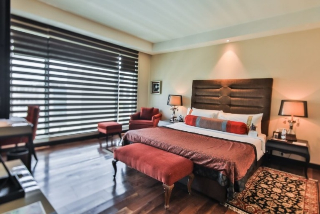 Premium guest room — The LaLiT Jaipur