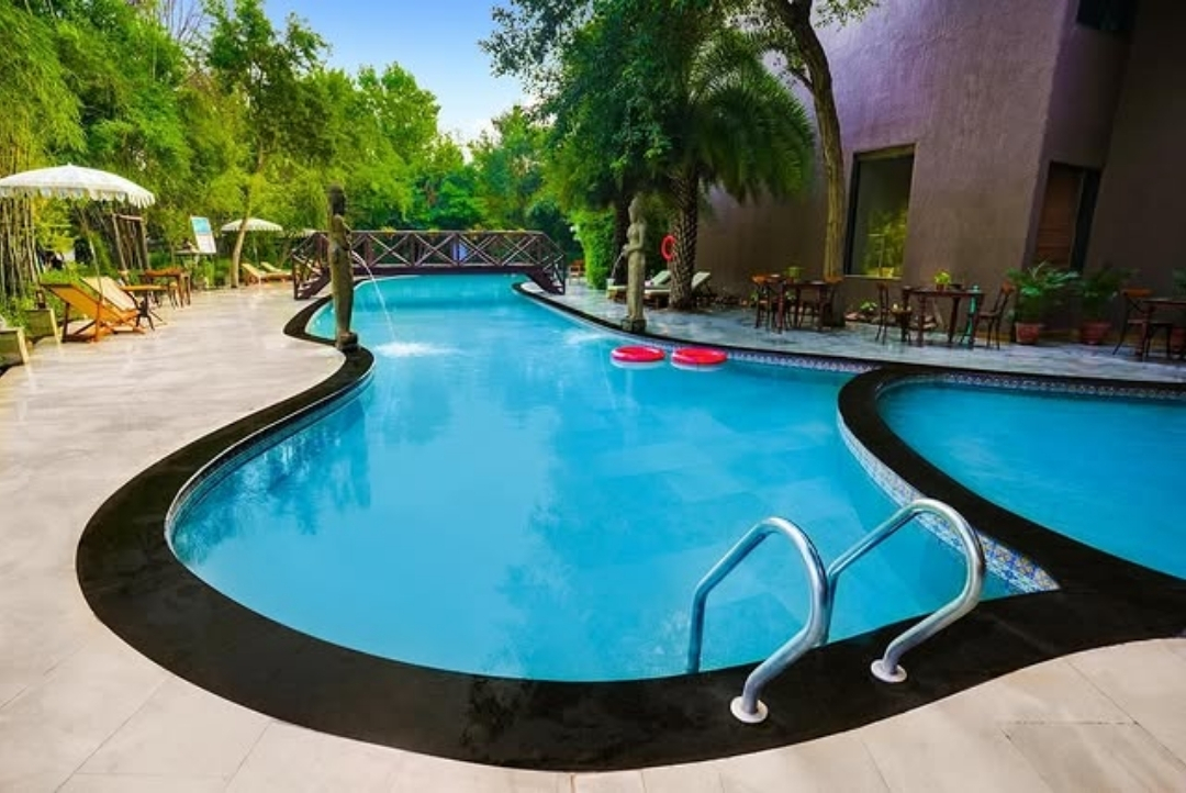 Outdoor swimming pool — The Tree House Resort, Jaipur