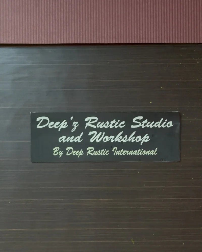 The Deep'z Rustic Studio and Workshop sign