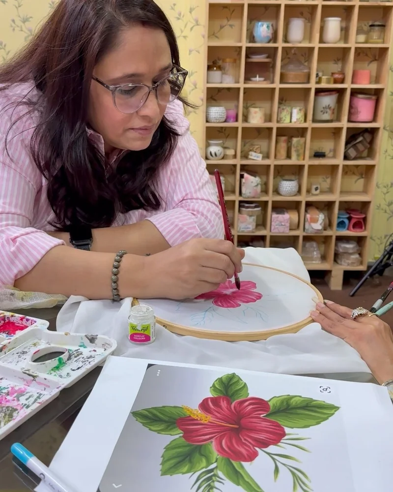 Deepali demonstrating a hibiscus on the hoop